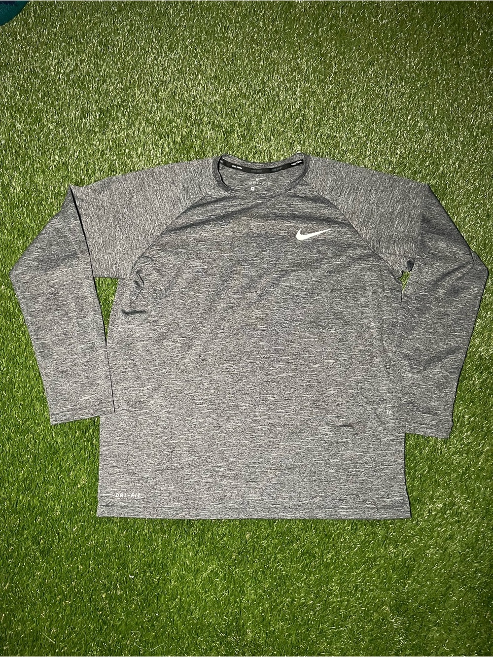 Nike Men's Medium Gray Long-Sleeve Dri-FIT Performance Shirt UPF 40+